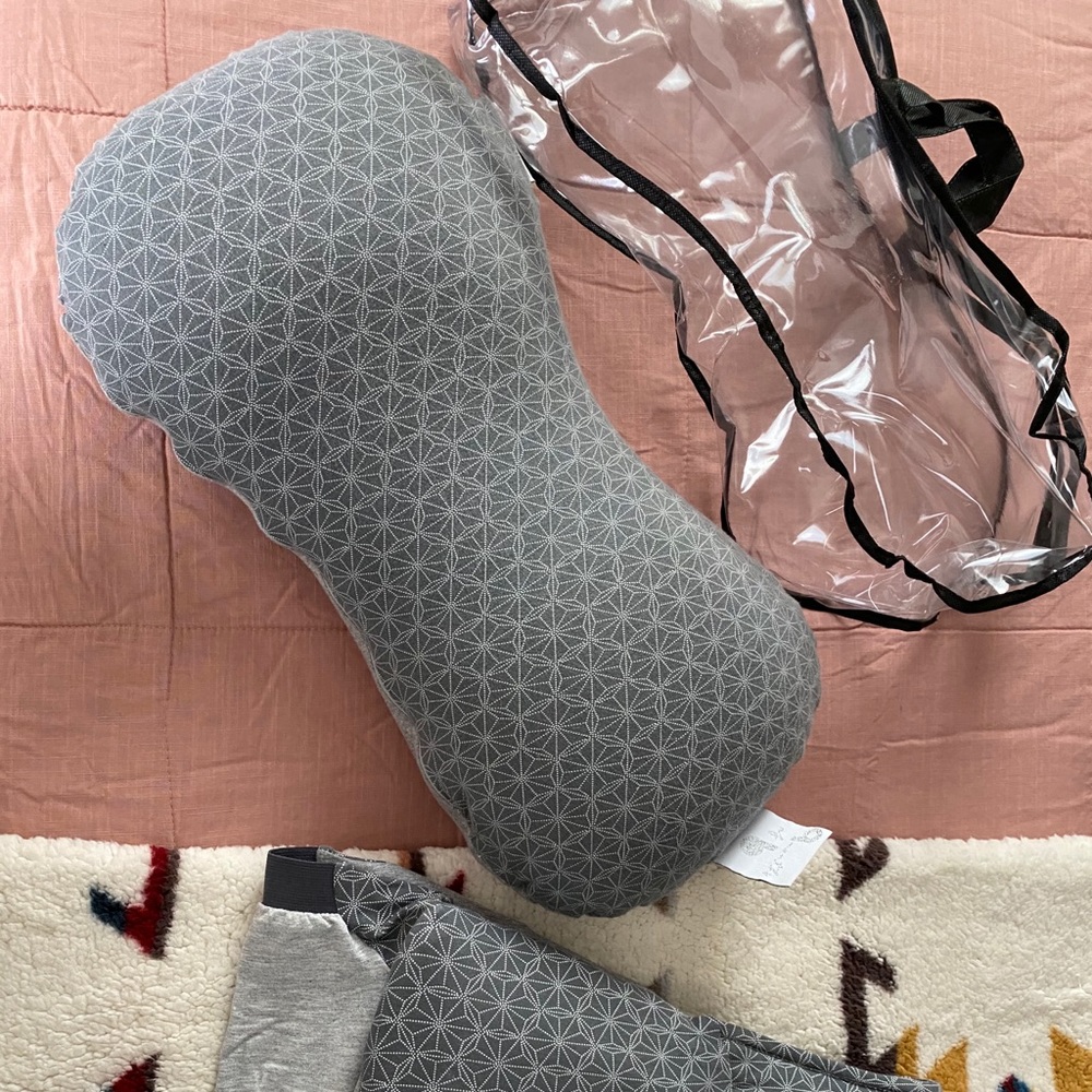 Pregnancy pillows (2)